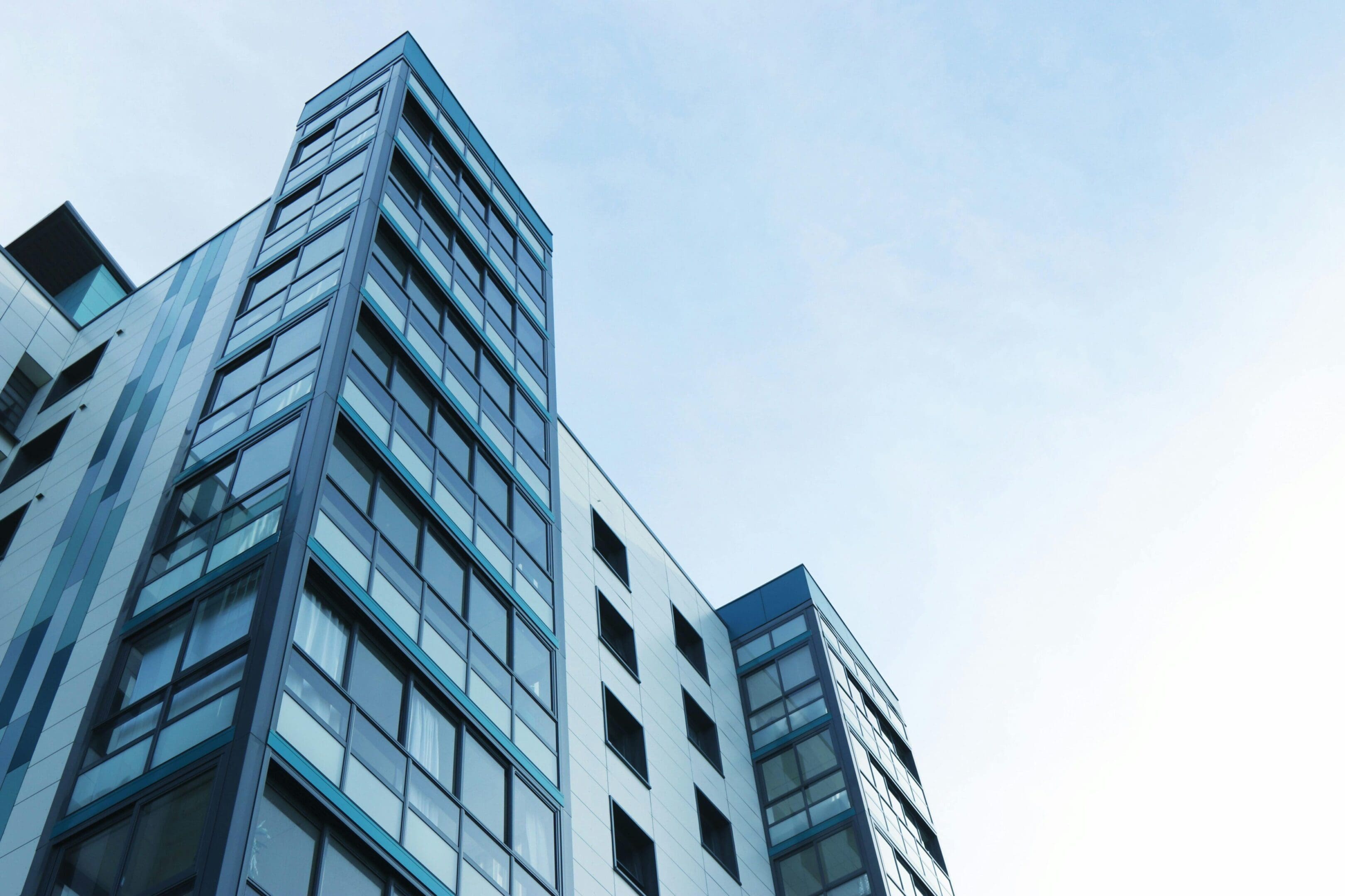 A tall building with many windows on the outside.